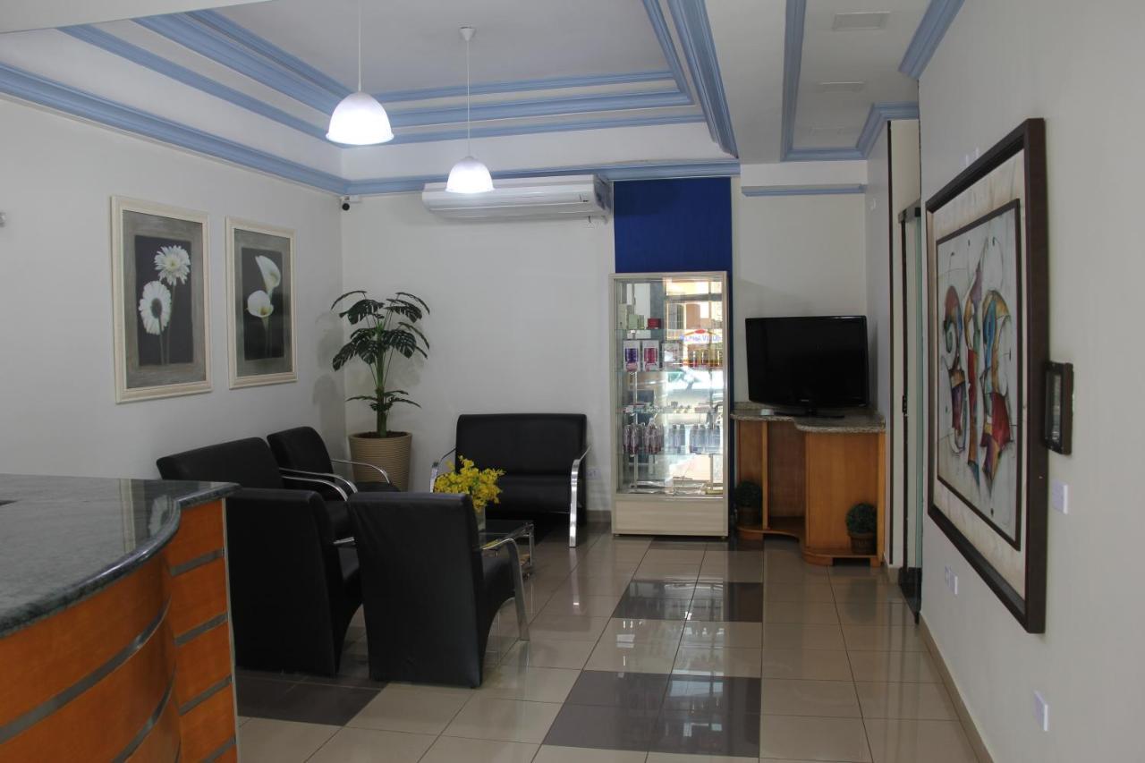 Alpha Ville Hotel Assis Bagian luar foto