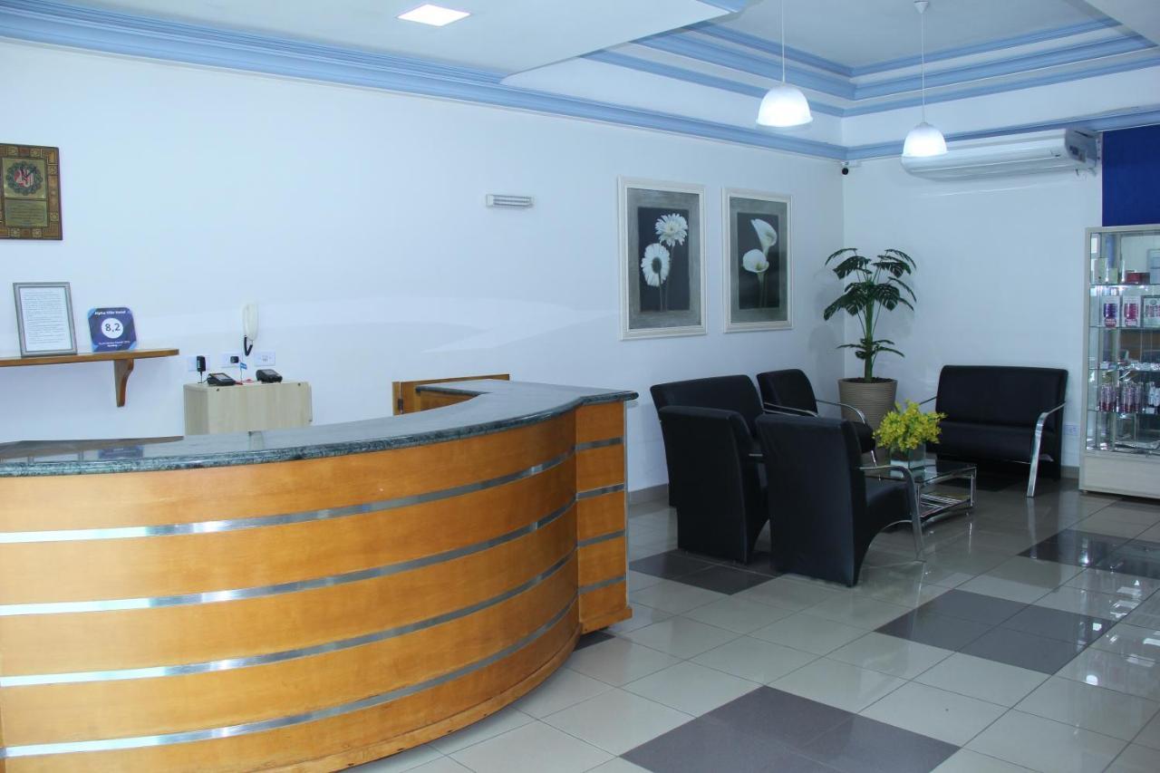 Alpha Ville Hotel Assis Bagian luar foto