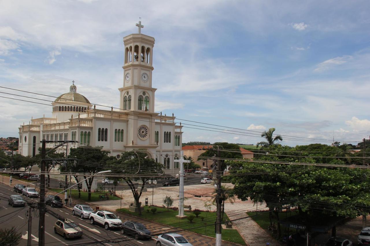 Alpha Ville Hotel Assis Bagian luar foto
