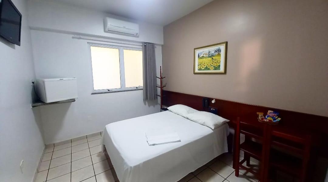 Alpha Ville Hotel Assis Bagian luar foto