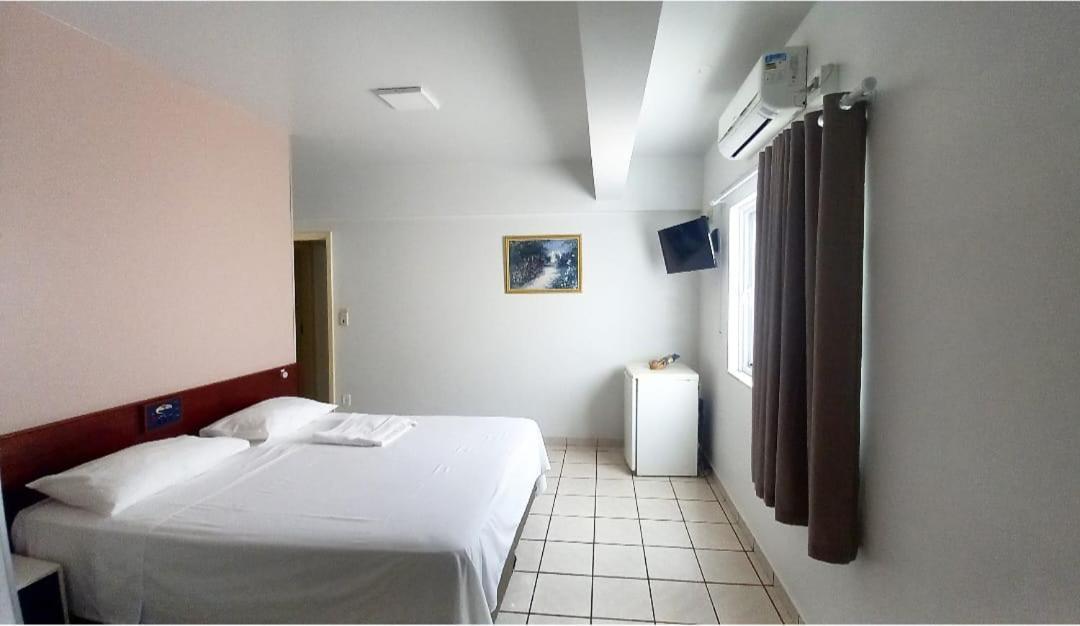 Alpha Ville Hotel Assis Bagian luar foto