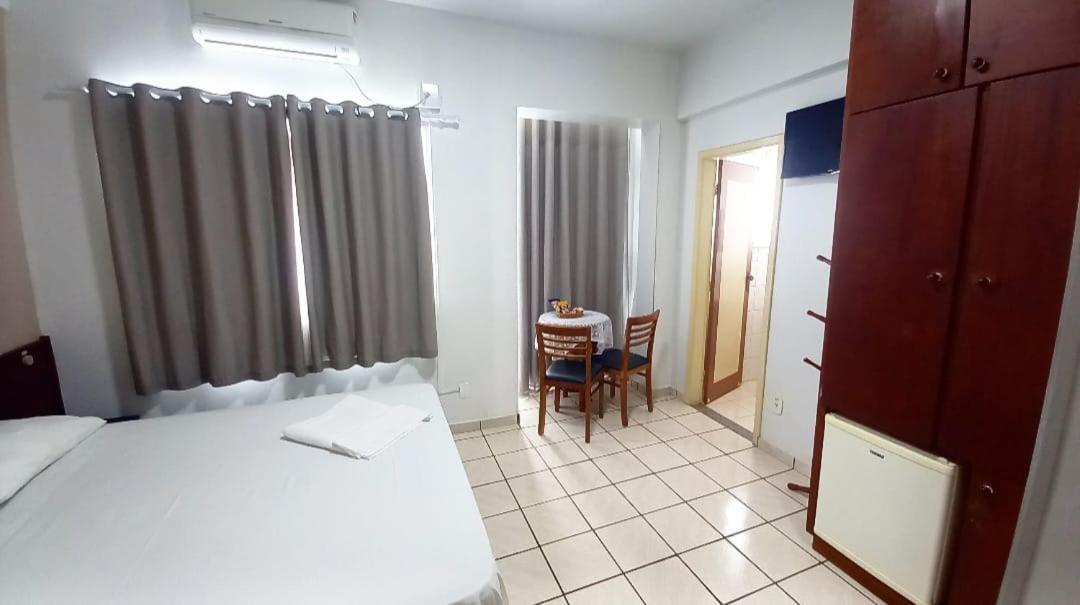 Alpha Ville Hotel Assis Bagian luar foto