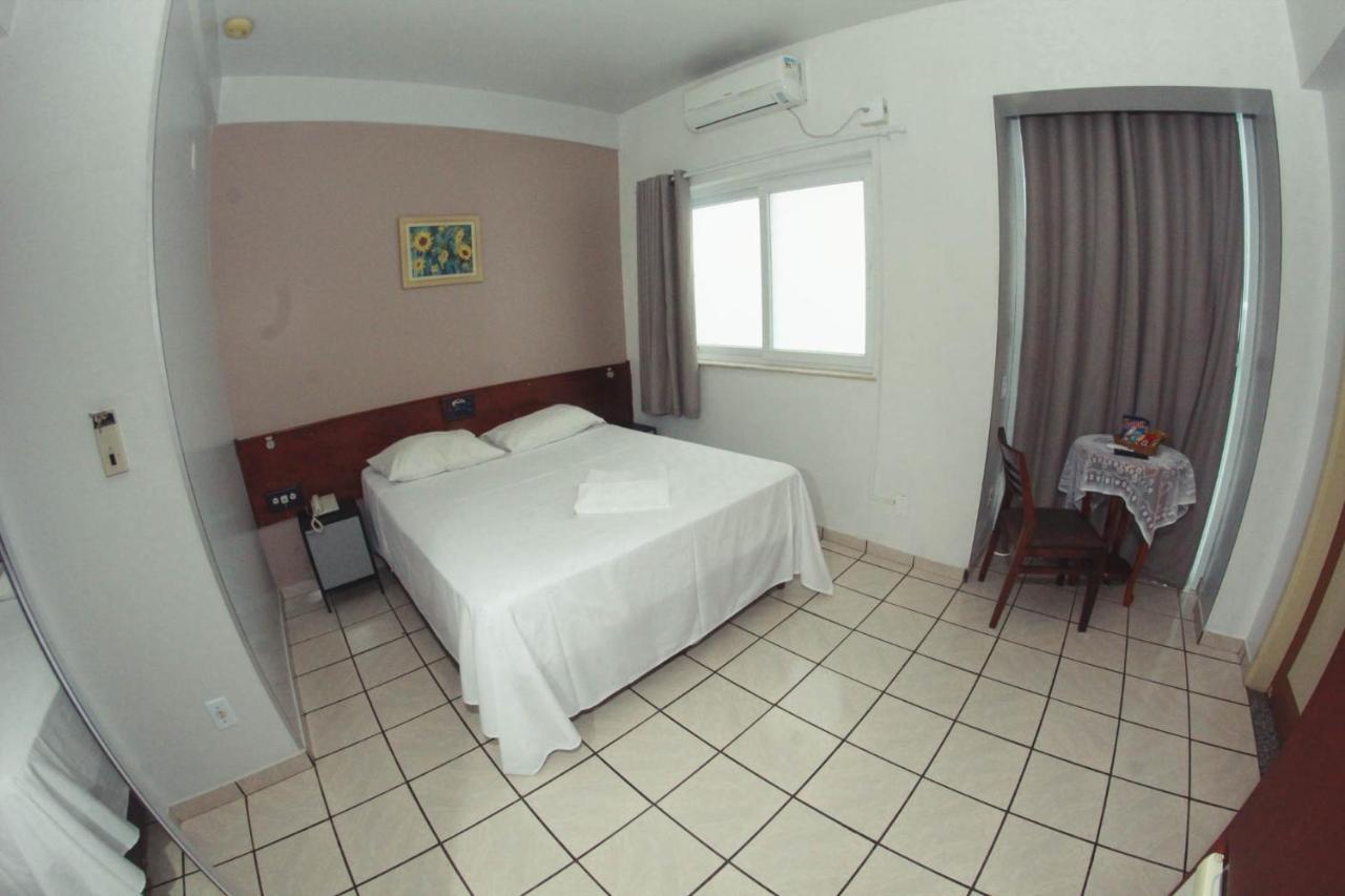 Alpha Ville Hotel Assis Bagian luar foto