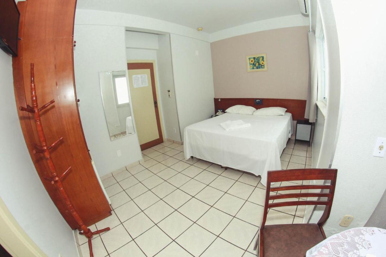 Alpha Ville Hotel Assis Bagian luar foto