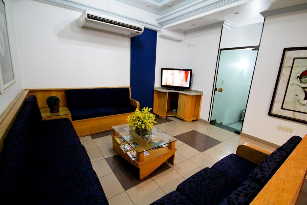 Alpha Ville Hotel Assis Bagian luar foto