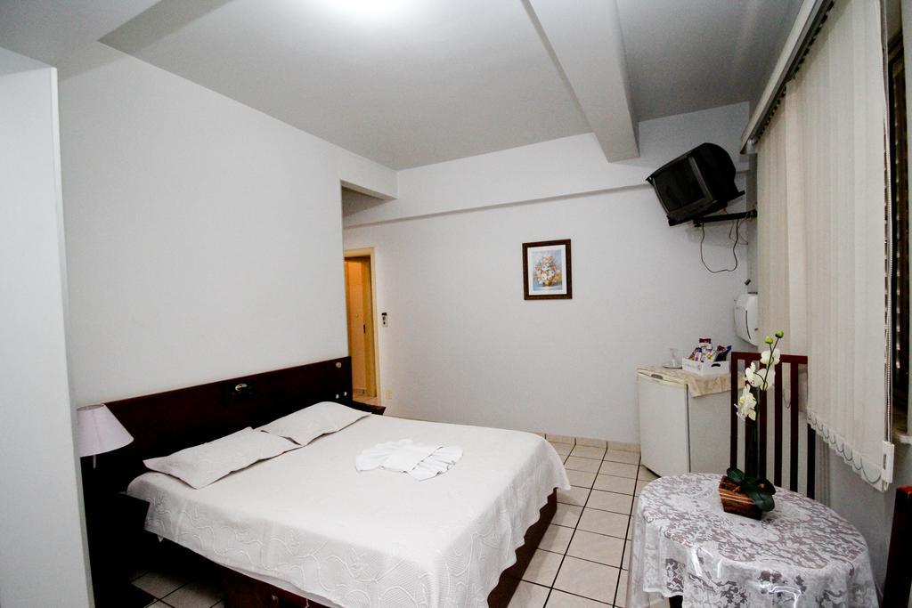 Alpha Ville Hotel Assis Ruang foto