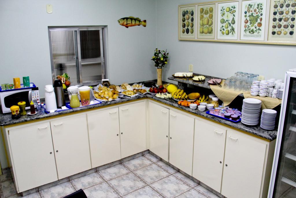 Alpha Ville Hotel Assis Bagian luar foto