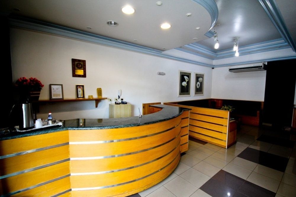Alpha Ville Hotel Assis Bagian luar foto