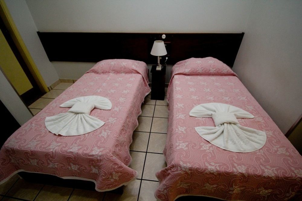 Alpha Ville Hotel Assis Bagian luar foto