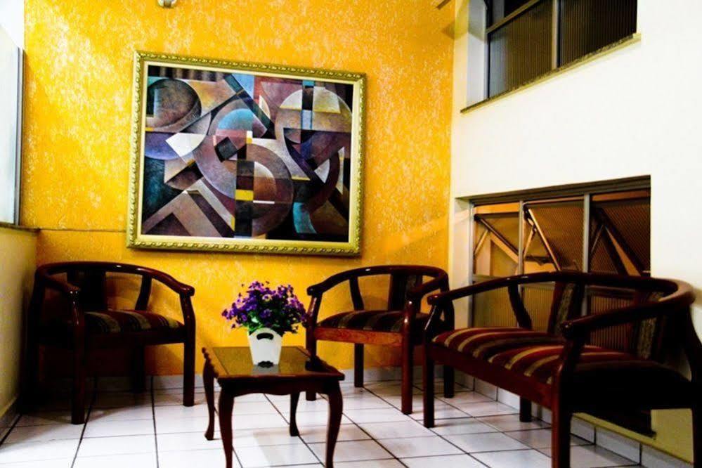 Alpha Ville Hotel Assis Bagian luar foto